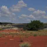 ...e alla fine della strada ci ritroviamo in uno spiazzo di terreno rosso: siamo finalmente arrivati. La zona in cui ci troviamo viene chiamata �Murgetta rossa� dal colore che domina tutto l�ambiente circostante